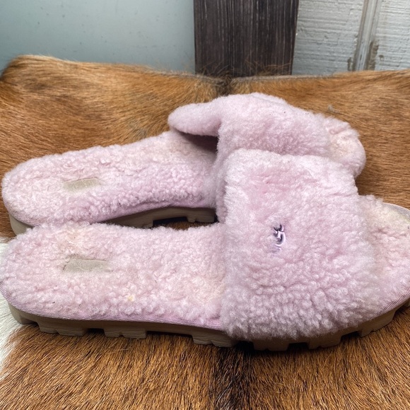 Women’s UGG winter sandals size 7 check them out thanks 🙏 - Picture 2 of 7